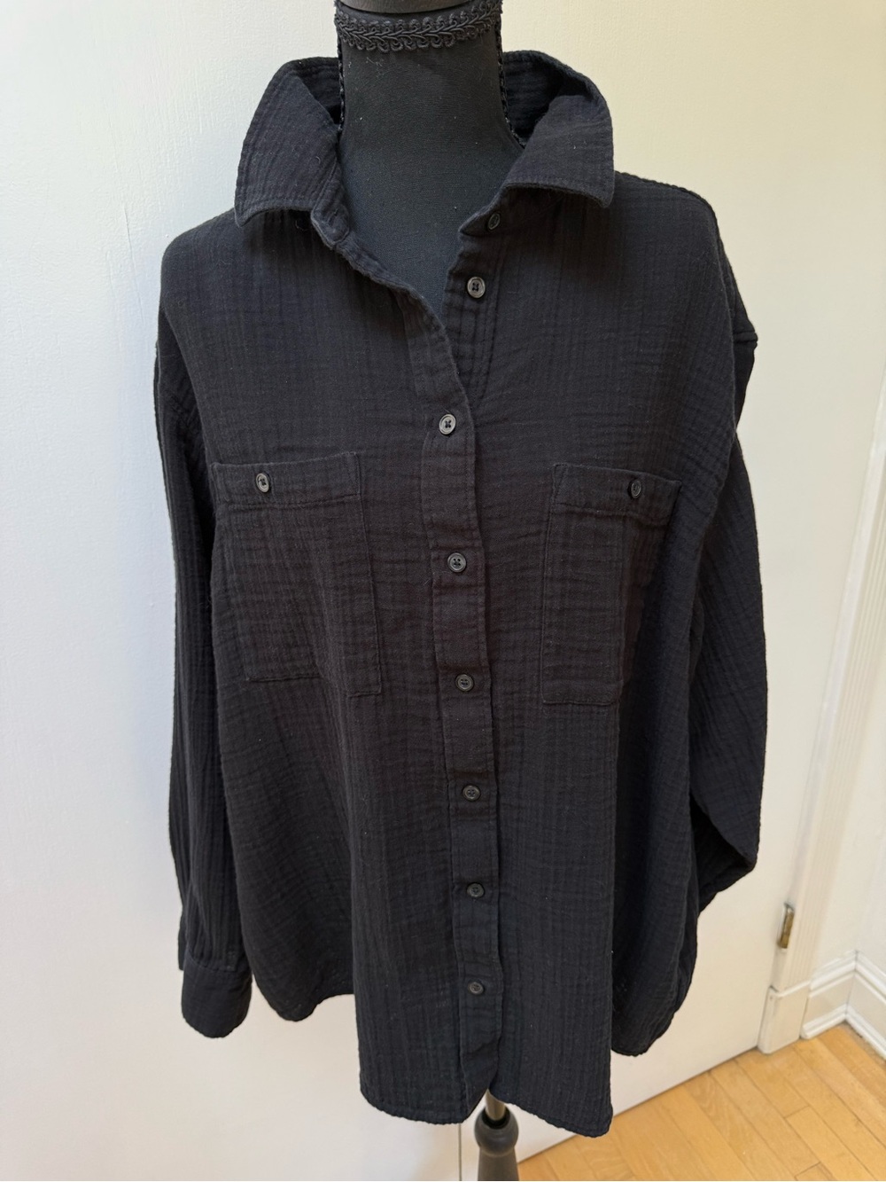 GAP Black Oversized Long-Sleeve Crinkle Gauze Button-Down “Big” Shirt Size Large